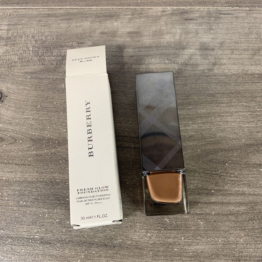 BURBERRY Fresh Glow Luminous Fluid Foundation Deep Brown No 66 SPF 15